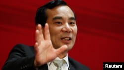 安邦公司董事长吴小晖在北京参加中国发展论坛会议(2017年3月18日)。他在6月被带走。