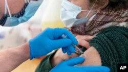 美国纽约市一个新冠疫苗接种设施(美联社2021年2月3日)