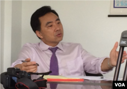 高光俊,纽约移民律师 (美国之音方冰拍摄)