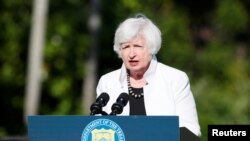 美国财长耶伦在印度尼西亚举行的G-20财政部长会议上的新闻发布会上讲话。(2022年7月14日)