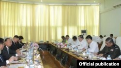 အလုပ် သမား၊ လူဝင်မှုကြီးကြပ်ရေးနှင့် ပြည်သူ့အင်အားဝန်ကြီးဌာန ပြည်ထောင်စုဝန်ကြီးဦးသိန်းဆွေ နဲ့ ထိုင်းအလုပ်သမားဝန်ကြီးဌာနအလုပ်သမားဝန်ကြီး Mr.Adul Sangsinkgkeo တို့ နေပြည်တော်မှာတွေ့ဆုံ