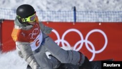 美国选手雷德·杰拉德在参加男子单板滑雪波面障碍技巧赛之后的反应（2018年2月11日）。他成为单板滑雪历史上最年轻的奥运冠军。