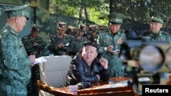 Trong chuyến thăm một đơn vị lực lượng đặc nhiệm vào ngày 2/10/2024, ông Kim Jong Un nói quân đội của ông “sẽ không ngần ngại sử dụng mọi lực lượng tấn công mà mình có, bao gồm cả vũ khí hạt nhân”.