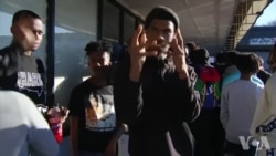 纪录片记者报道危险社区的生活 纪录片记者报道危险社区的生活