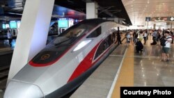 资料照片:中国中车公司推出高速列车。(2017年6月9日)