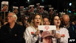 以色列人质亲人在特拉维夫举行示威,要求释放人质。(2024年1月20日)