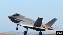 美国空军一架F-35战机2017年3月3日在澳大利亚参加飞行表演” (美国空军照片)