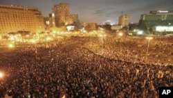 数千人周二在开罗市中心示威,要求穆巴拉克下台