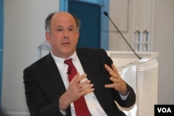 支持民主变革和监督全球自由的非政府组织自由之家(Freedom House)的主席迈克尔·J·阿布拉莫瓦茨(Michael J. Abramowitz)