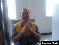 被关押期间的公民活动人士丁家喜(网络图片)