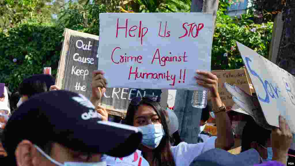 ရန်ကုန်မြို့ ကုလသမဂ္ဂရုံးရှေ့ စစ်အာဏာဆန့်ကျင်ဆန္ဒပြ မြင်ကွင်း။