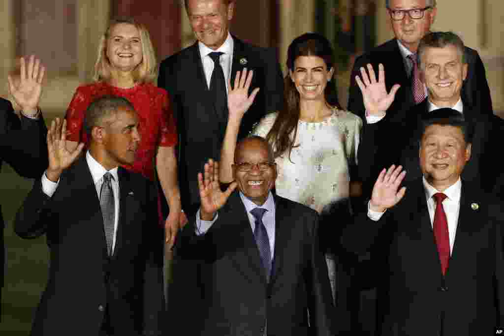 参加G20杭州峰会的各国领导人的全家福合影中,美国总统和中国主席在中间位置(2016年9月4日)