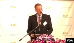 美国在台协会处长郦英杰在开幕式上致辞 (美国之音齐勇明摄于2019年10月28日)