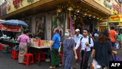 ရန်ကုန်မြို့ထဲရှိ လမ်းတခုမှာ တွေ့ရတဲ့ မြင်ကွင်း။ (မတ် ၂၅၊ ၂၀၂၀)