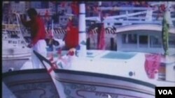 2013年5月9日台湾渔船“广大兴28号”在有争议海域遭到菲律宾公务船开火攻击,导致65岁的船员洪石成中弹身亡。(VOA视频截图)