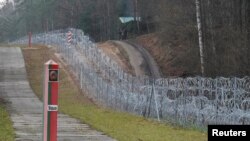 资料照:从立陶宛看波兰与白俄罗斯的边界线 (2021年11月26日)