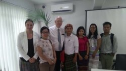 ကချင်ငြိမ်းချမ်းရေးလှုပ်ရှားသူများ နိုင်ငံတကာသံတမန်တွေနဲ့တွေ့ဆုံ ကချင်ငြိမ်းချမ်းရေးလှုပ်ရှားသူများ နိုင်ငံတကာသံတမန်တွေနဲ့တွေ့ဆုံ