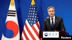 美国国务卿布林肯在首尔外交部举行的联合记者会上讲话。(2025年1月6日)