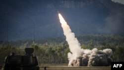 Обсяг нового пакету допомоги - 175 мільйонів доларів. Архівне фото: Постріл з американської системи HIMARS