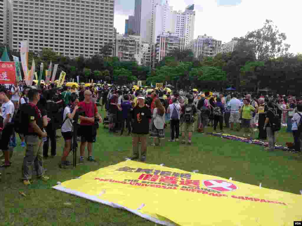 “全民拒绝假普选”滚动式游行集会6月14日在香港开启。(美国之音海彦拍摄)