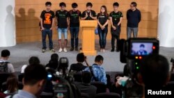 学生代表在政府与学生对话结束后举行的记者招待会上。2014年10月21日。