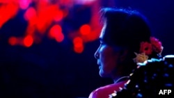 ဒေါ်အောင်ဆန်းစုကြည်