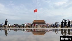 2019年7月29日北京天安门的国旗为前中国领导人李鹏的去世将半旗