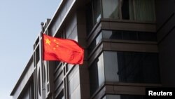 中国驻休斯顿领事馆上的中国国旗 (资料照片,2020年7月22日)