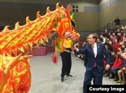 美国众议院外交委员会主席艾德·罗伊斯(Ed Royce)庆贺农历新年。