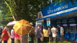 ATM မှာ ငွေထုတ်ချင်သူတွေ အခက်ကြုံ ATM မှာ ငွေထုတ်ချင်သူတွေ အခက်ကြုံ