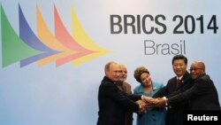 Nguyên thủ của Nga, Ấn Độ, Brazil, Trung Quốc và Nam Phi dự hội nghị thượng đỉnh BRICS ở Fortaleza, Brazil, 15/7/14
