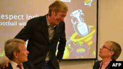 Голова Національної асамблеї інвалідів України Валерій Шушкевич, посол проекту Respect...Олексій Михайличенко, директор Центру доступу до Футболу в Європі - Джойс Кук