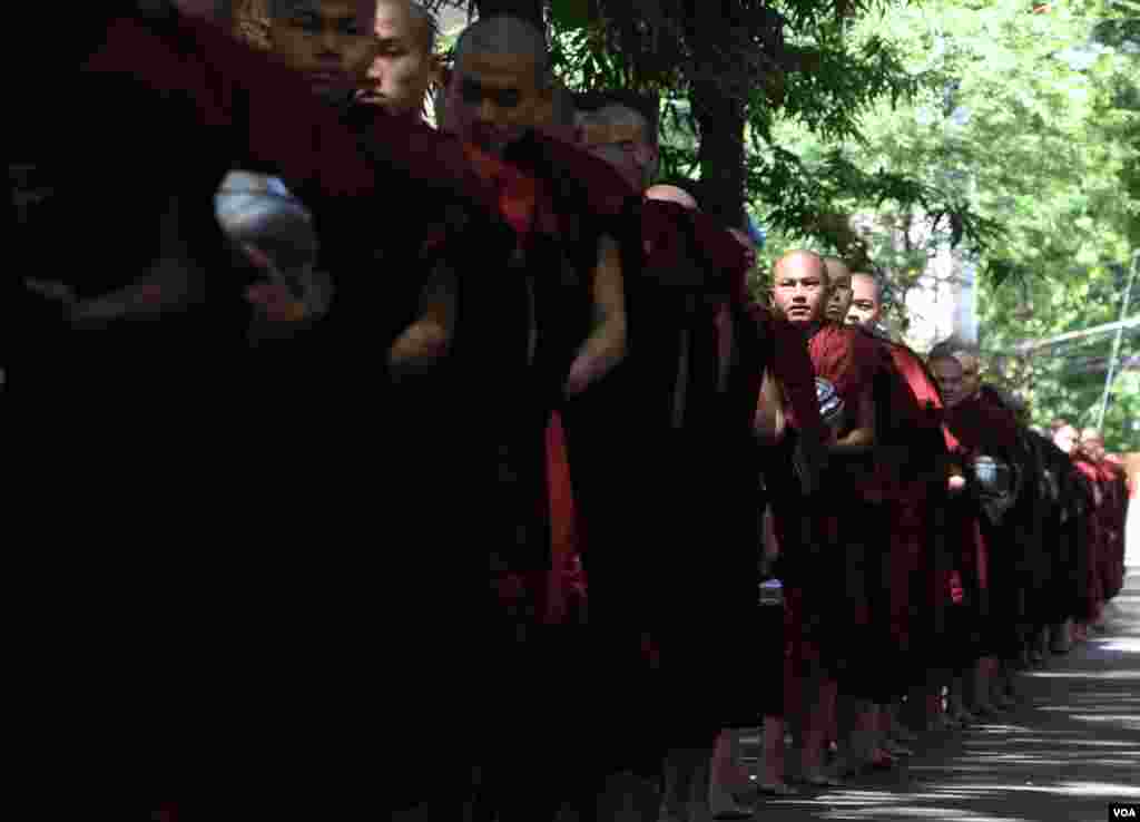 မန္တလေးမြို့ အထင်ကရ မဟာဂန္ဓာရုံ ကျောင်းတိုက်ကြီးရဲ့ ကိုဗစ်ကာလမြင်ကွင်း။ (သြဂုတ် ၂၈၊ ၂၀၂၀)