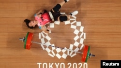 台湾阿美族女运动员郭婞淳在东京奥运会举重女子59公斤级比赛中为台湾夺得本届奥运首枚金牌。（2021年7月27日）