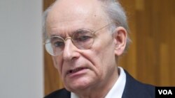 加拿大人权律师大卫·麦塔斯