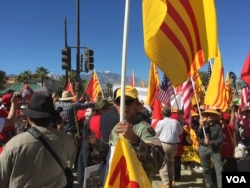 美国东盟峰会外的抗议者(美国之音莉雅拍摄)