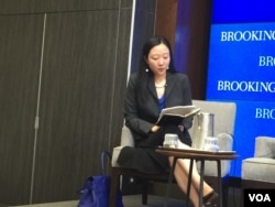 华盛顿智库史汀生中心东亚项目的高级研究员孙韵在布鲁金斯学会桑顿中国中心的美中俄关系研讨会上(2016年7月26日)