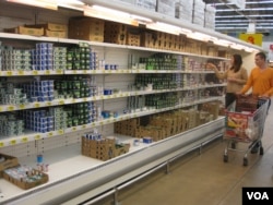 莫斯科的一家超市。制裁使食品品种减少
