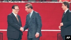 资料照:中国国家主席江泽民、英国王储查尔斯和首相布莱尔参加香港主权移交仪式。(1997年7月1日)