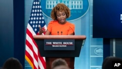 Речниця Білого дому Карін Жан-Пʼєр. Фото: AP/Evan Vucci
