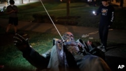 2020年6月20日,首都华盛顿唯一的一座南北战争时期南方邦联派克将军的雕像被推倒。