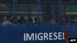 မှတ်တမ်းဓါတ်ပုံ - ဖေဖော်ဝါရီ ၂၃ ရက်နေ့က မလေးရှားနိုင်ငံက မြန်မာနိုင်ငံသားများကို ပြန်ပို့စဉ်