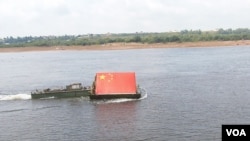 2015年夏季中国军队到俄罗斯参加军事比赛,工兵架桥比赛活动开始前,奥卡河上举行的开幕式。