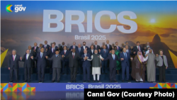2025年7月7日,巴西总统卢拉与金砖国家成员国、伙伴国以及外部合作国的国家元首和政府首脑的官方合影。