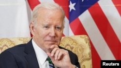 Президент США Джо Байден під час зустрічі з прем’єр-міністром Ірландії Ліо Варадкаром у Farmleigh House, Дублін, Ірландія, 13 квітня 2023 року. REUTERS/Kevin Lamarque