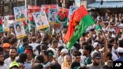 孟加拉国民族主义党(BNP)的支持者在孟加拉国首都达卡的集会上高呼口号,要求通过选举实现民主过渡。(2024年9月17日)