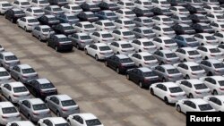 资料照:在台北港口等待出口的汽车。(2014年4月16日)