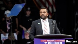 特朗普将提名前国家安全官员、其忠实支持者卡什·帕特尔领导美国联邦调查局。(路透社:2024年10月13日)