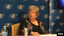 资料照片:美中经济与安全审查委员会的主席凯洛琳·巴塞洛缪(又译:白嘉玲)(美国之音莉雅拍摄)