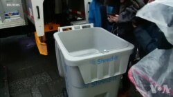 新年新气象:纽约人“粉碎”烦恼迎接新年 新年新气象:纽约人“粉碎”烦恼迎接新年